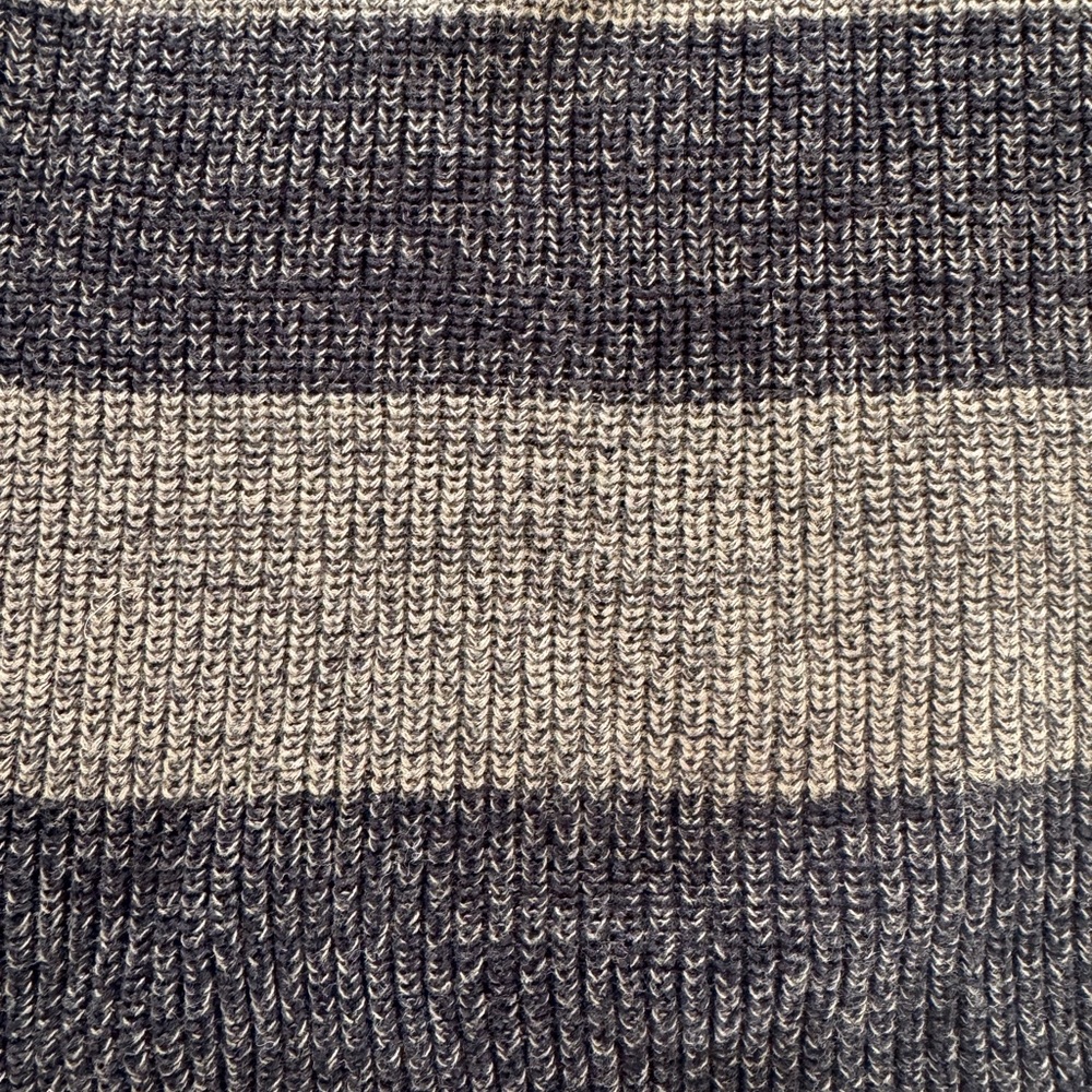 Express Sweater - Picture 3 of 4